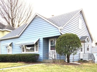 941 Clay St, Woodstock, IL 60098