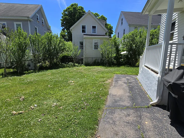 40 Maple St — Photo 21