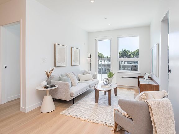 5th image of 2471 Saint George St #407