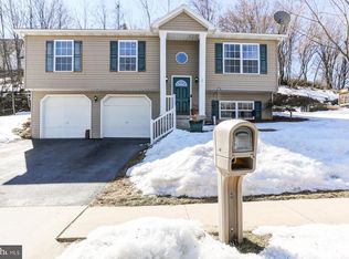 49 Sweet Arrow Dr, Hummelstown, PA 17036