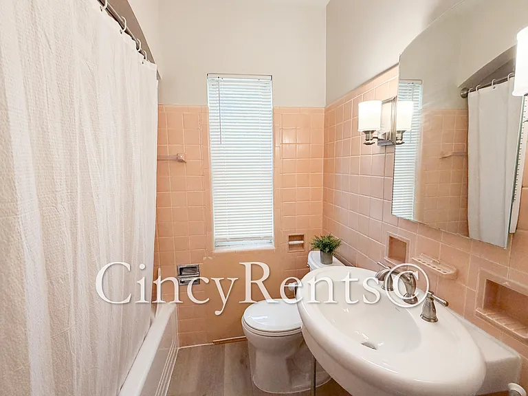 1110 Delta Ave #1 — Photo 16