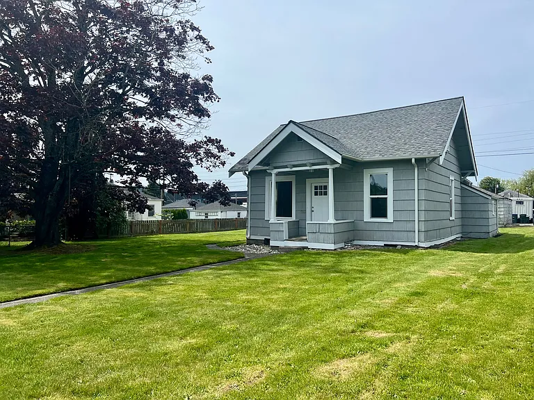 2315 Queen St — Photo 23