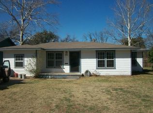 701 Meadow Dr, Burkburnett, TX 76354