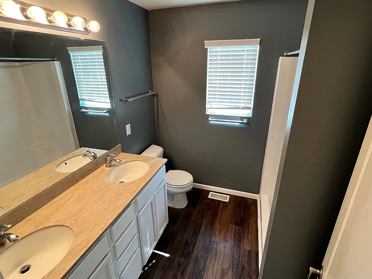6008 S 190th Ter — Photo 10