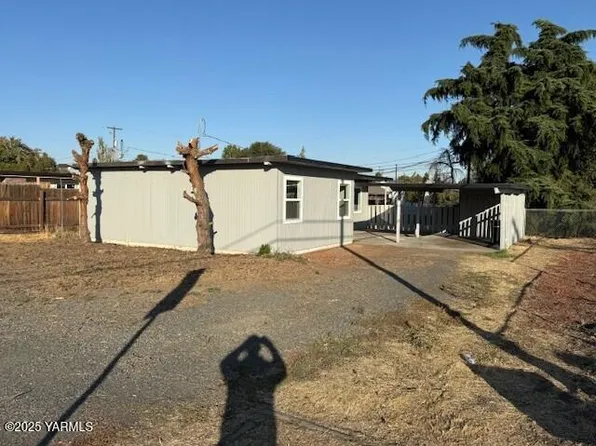 423 S 50th Ave, Yakima, WA 98908