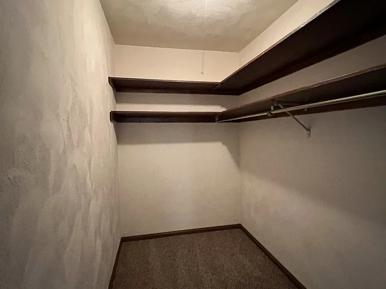 Carriage Hill Apartments — Photo 42