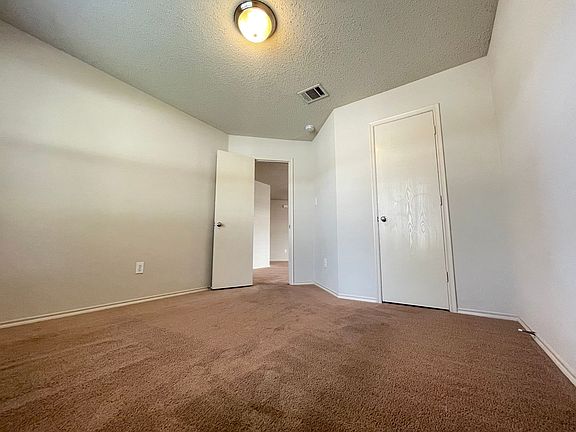 5th image of 4932 Thorn Hollow Dr