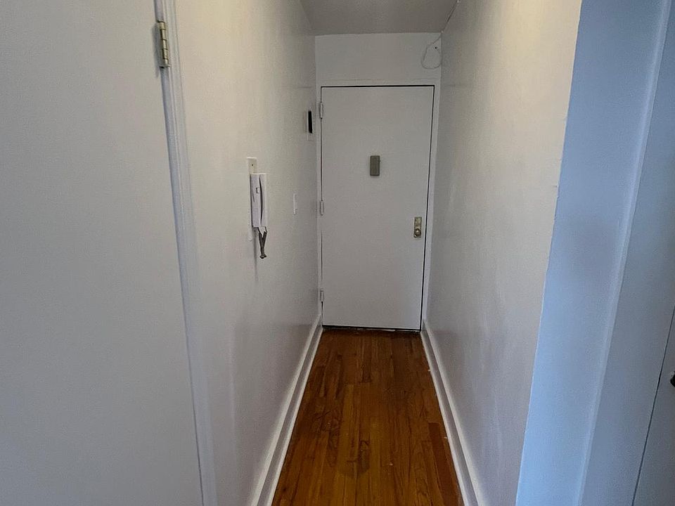 2nd image of 860 E 18th St APT 6A