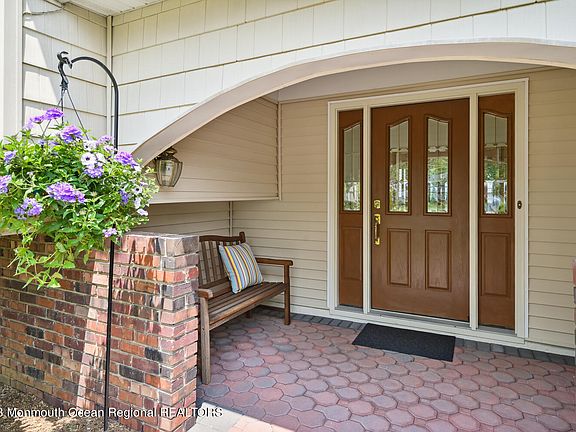 2nd image of 18 Warwick Drive