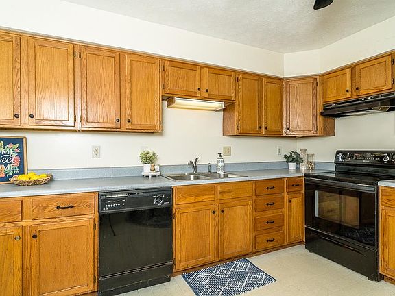 4th image of 207 S Forest Ave