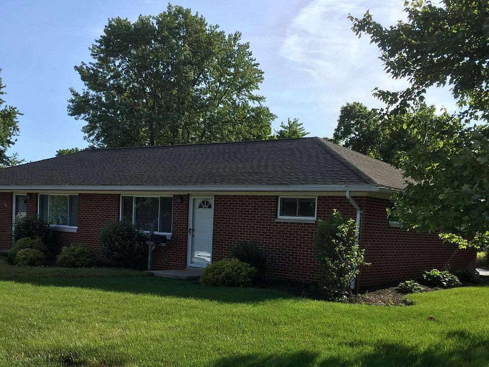 North side unit, corner lot. Nice yard and landscaping.