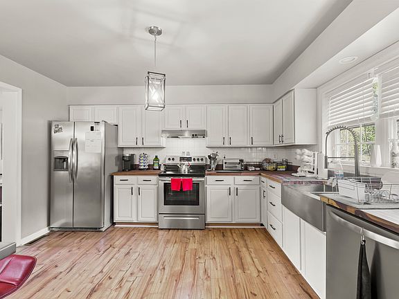 3rd image of 23270 Upland Dr