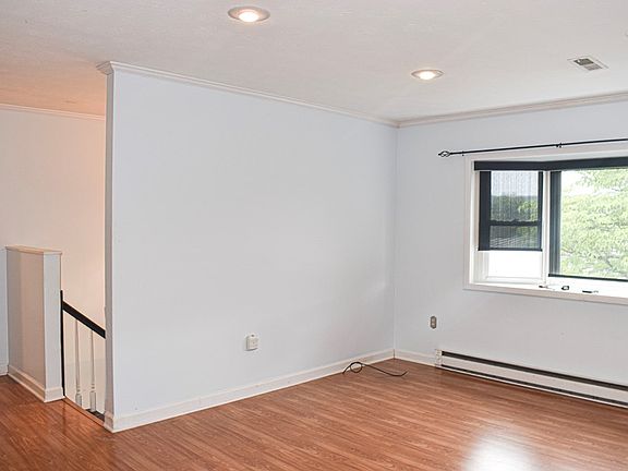 3rd image of 168 Paddock Green Dr