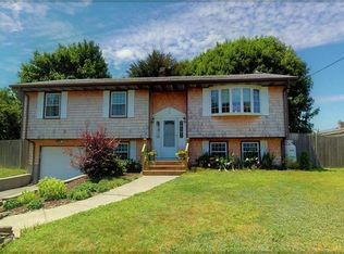 11 Pocono Rd, Middletown, RI 02842
