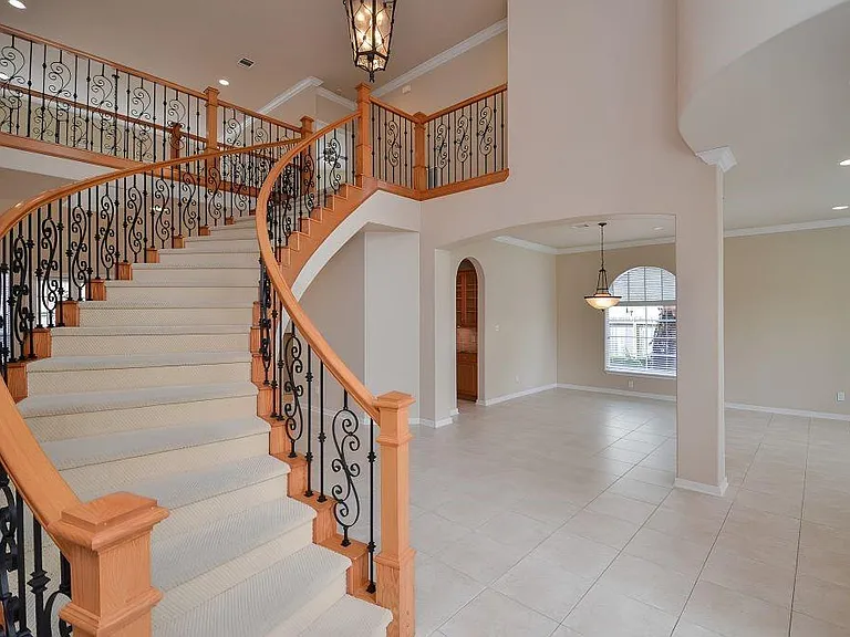 3903 Pinesbury Dr — Photo 2