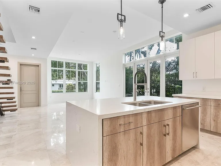 3406 Ponce De Leon Blvd — Photo 2