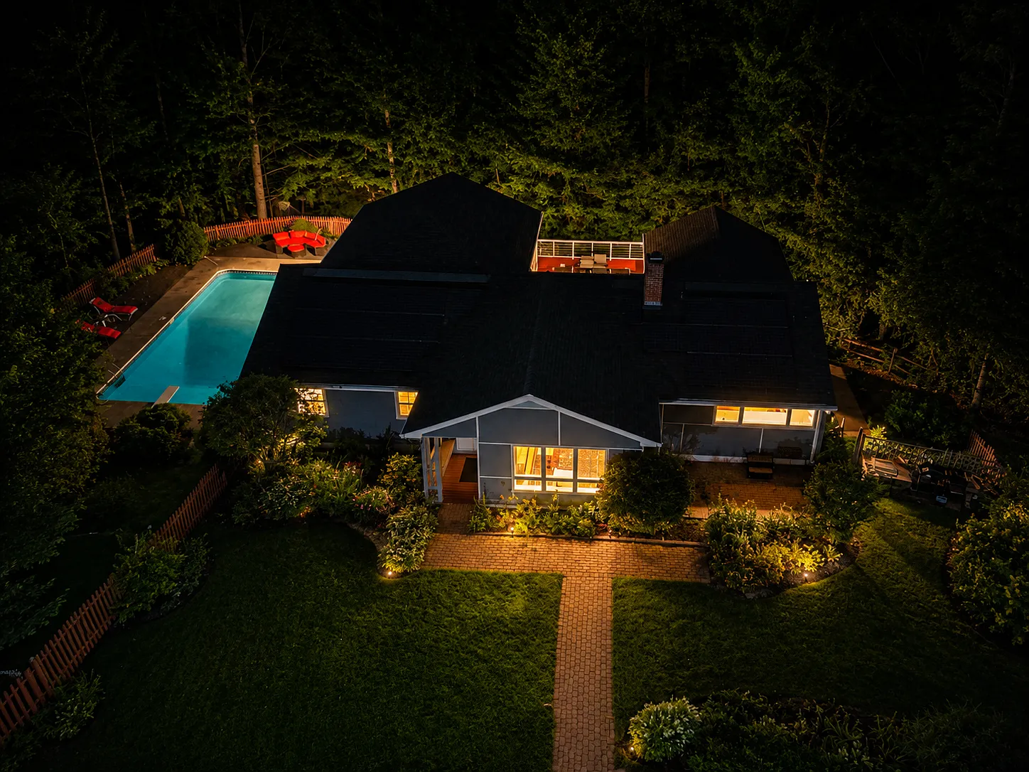 4 bed, 2.5 bath, 2730 sqft, $5,900 — Photo 2