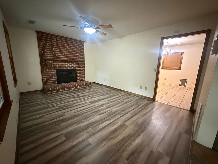 24405 Gaydell Dr — Photo 3