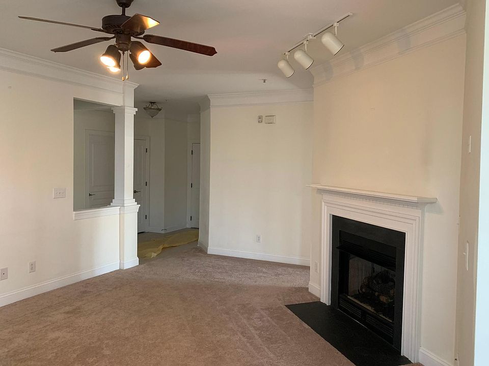 1st image of 523 Ives Ct #523