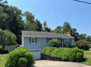 27 Frank St, Acushnet, MA 02743