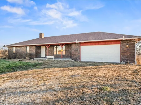 21455 W 239th St, Spring Hill, KS 66083