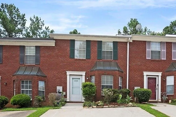 5739 Windfall Ln — Photo 1