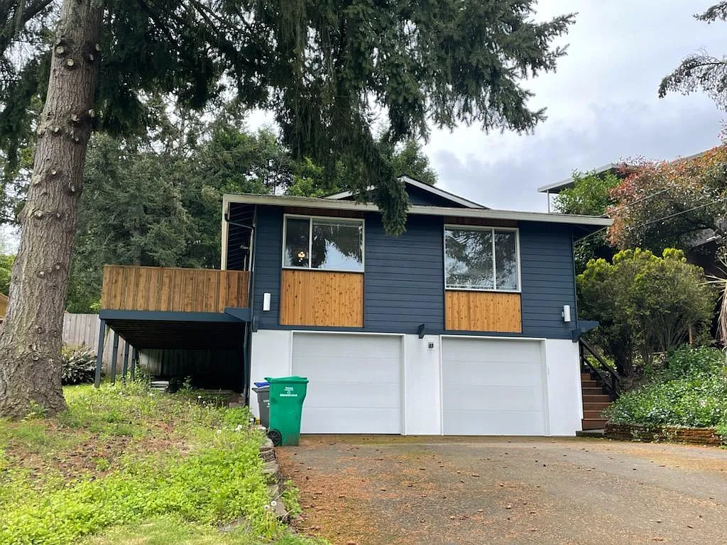 1802 SW Logan St photo 1