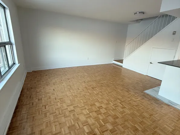 7555 Goreway Dr #165, Mississauga, ON L4T 3M9