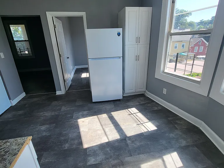 132 Oliver Ave #3R — Photo 8