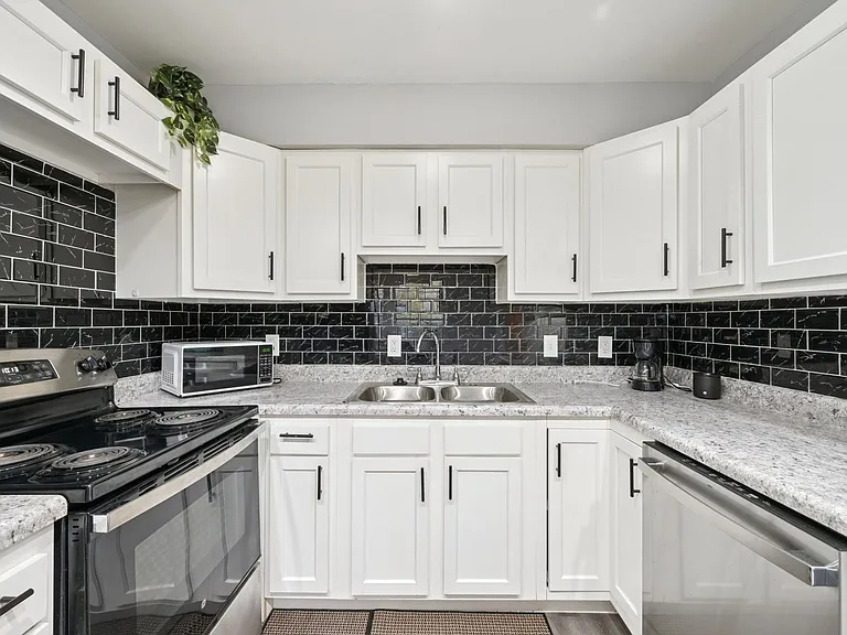 Park Place Apartments — Photo 14
