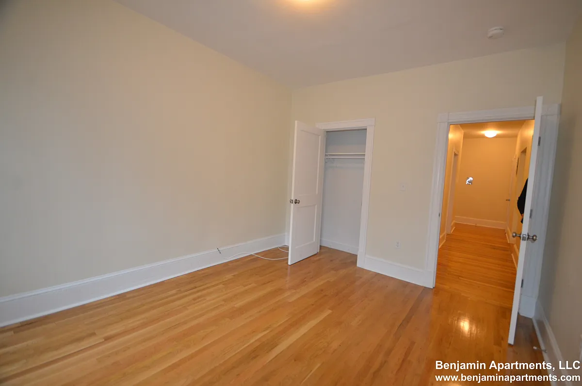 Building Photo - 1589 Beacon St #4