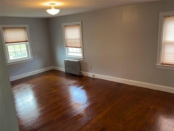 5th image of 415 Park Ave