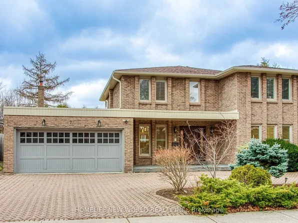 7 Bramble Dr, Toronto, ON M3B 2E9