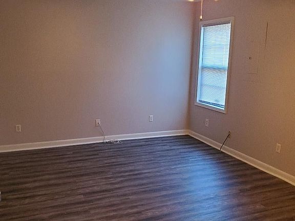 4th image of 2505 Douglas Dr