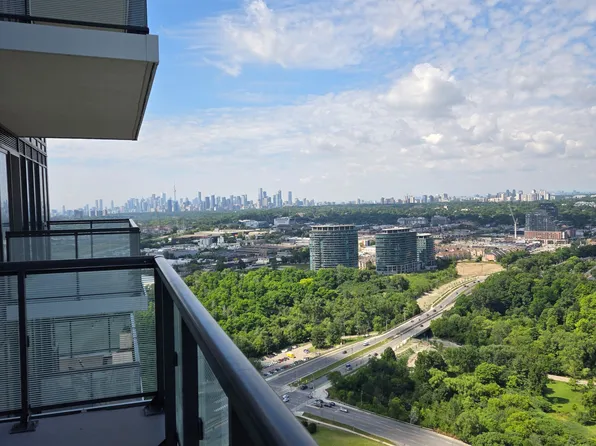 30 Inn On The Park Dr #3311, Toronto, ON M3C 0P8