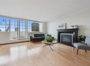 65 Westmount Rd N #910, Waterloo, ON N2L5G6