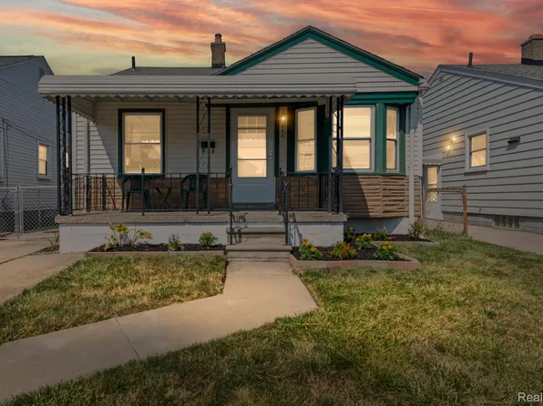582 Mill St, Lincoln Park, MI 48146