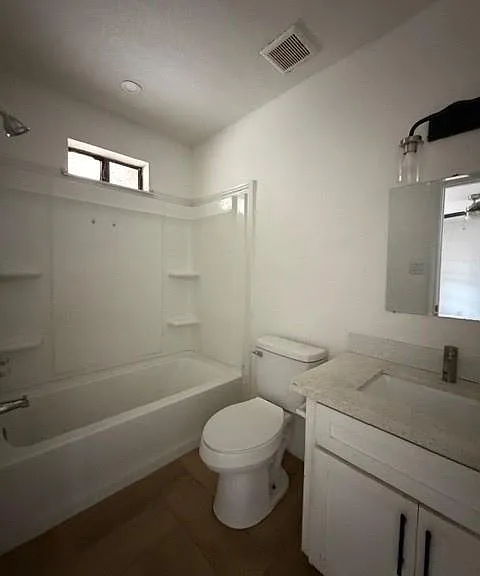120 E Schunior St #4 — Photo 4