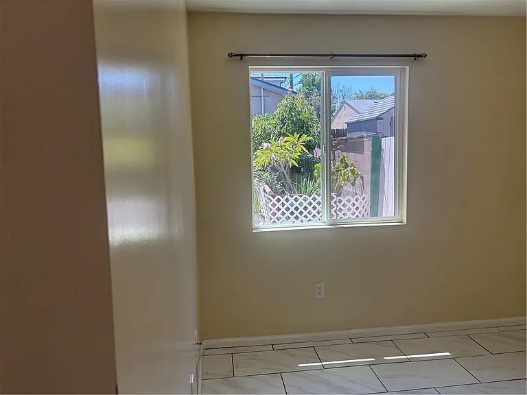 3613 W Victory Blvd — Photo 10