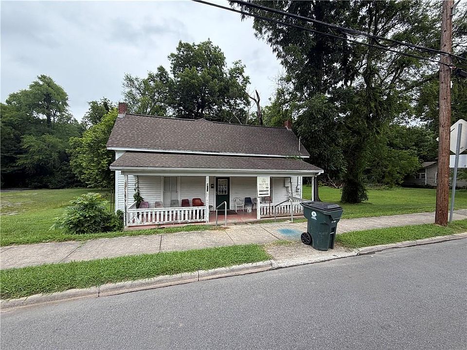 1st image of 300 E Elm St