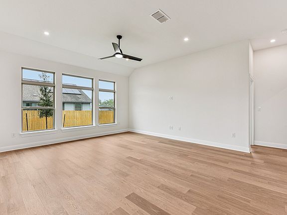 3rd image of 581 Treadwell Ln