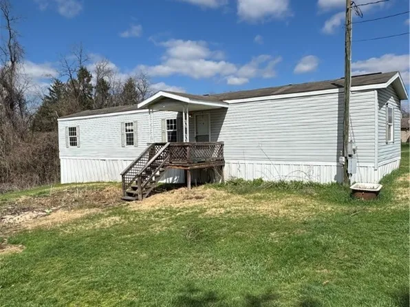 14 Pickets Ln, Connellsville, PA 15425