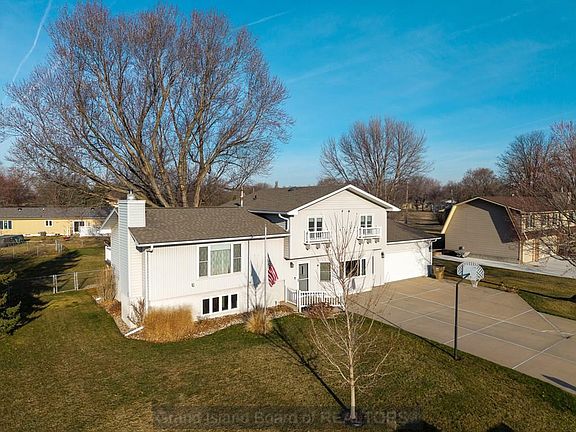 2nd image of 2208 Viking Rd