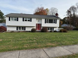 28 Raelin Rd, Hamden, CT 06514
