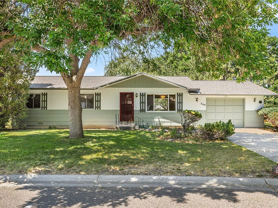 1st image of 742 Twilight Dr