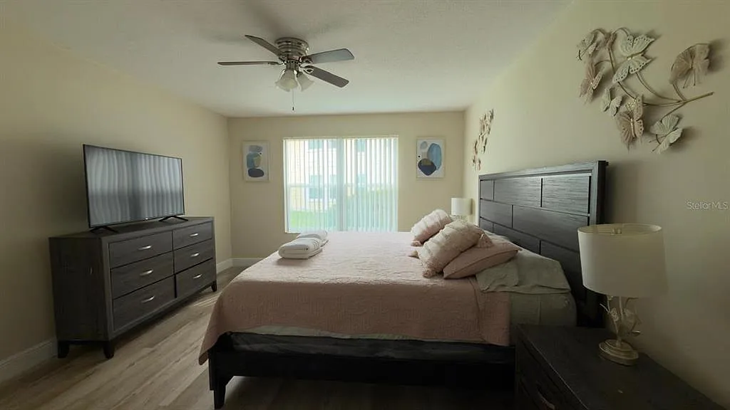 3 bed, 2.0 bath, 1220 sqft, $2,000 — Photo 4