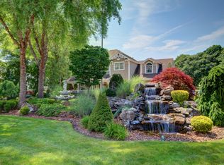 24 Carmen View Dr, Shirley, NY 11967