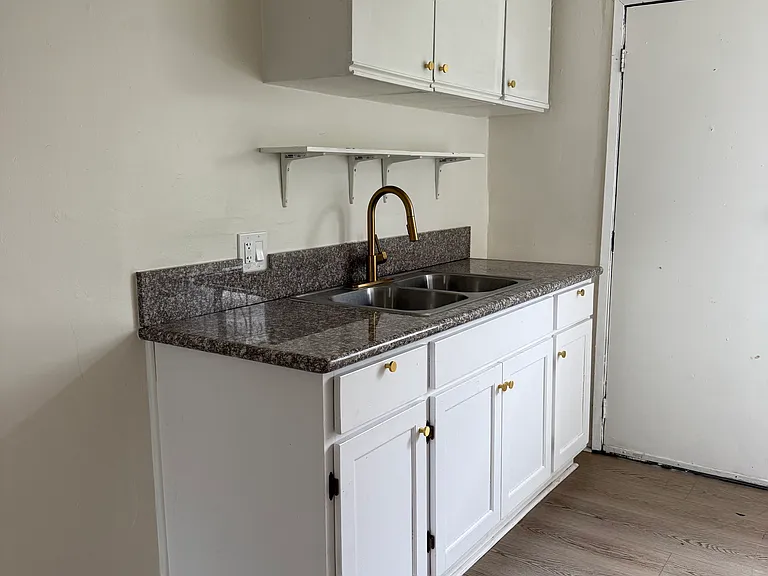 1184 W 39th St #2 — Photo 4
