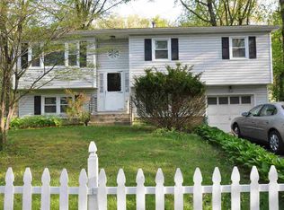 4 E Ricky Ln, Poughkeepsie, NY 12601