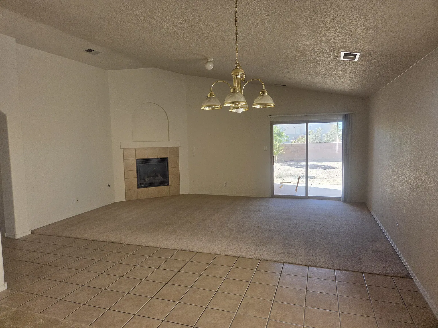 3 bed, 1812 sqft, $2,100 — Photo 4